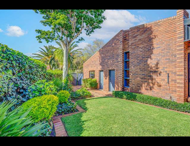 4 BEDROOM FREEHOLD RENTED IN ROBIN HILLS